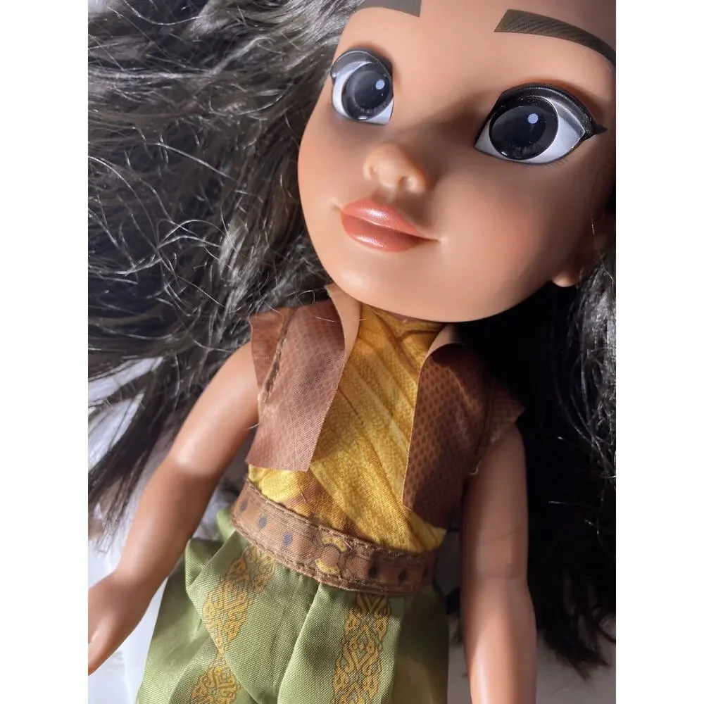 Disney Raya and the Last Dragon 14-Inch Raya Warrior Poseable Doll Tuk Tuk Set